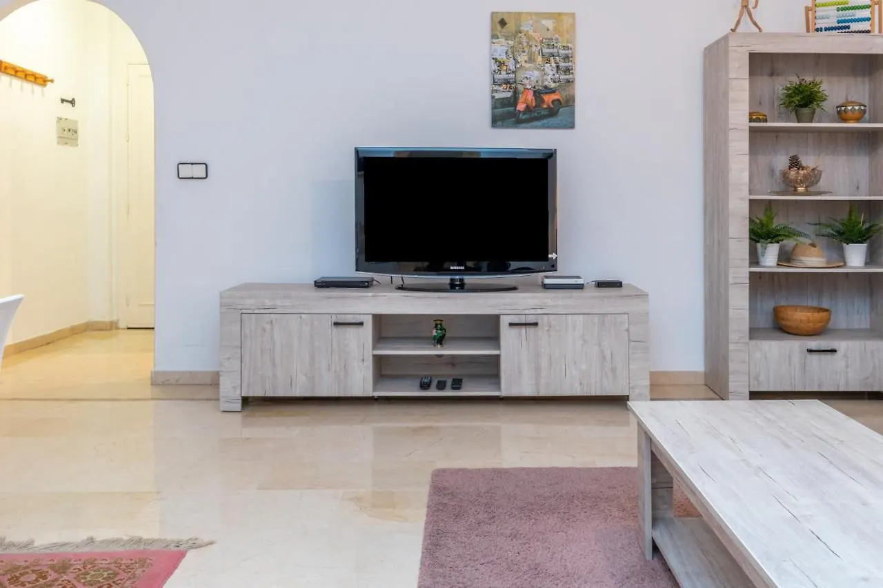 2Br Urban Getaway - Good Wifi, Swimming Pool Apartment Fuengirola