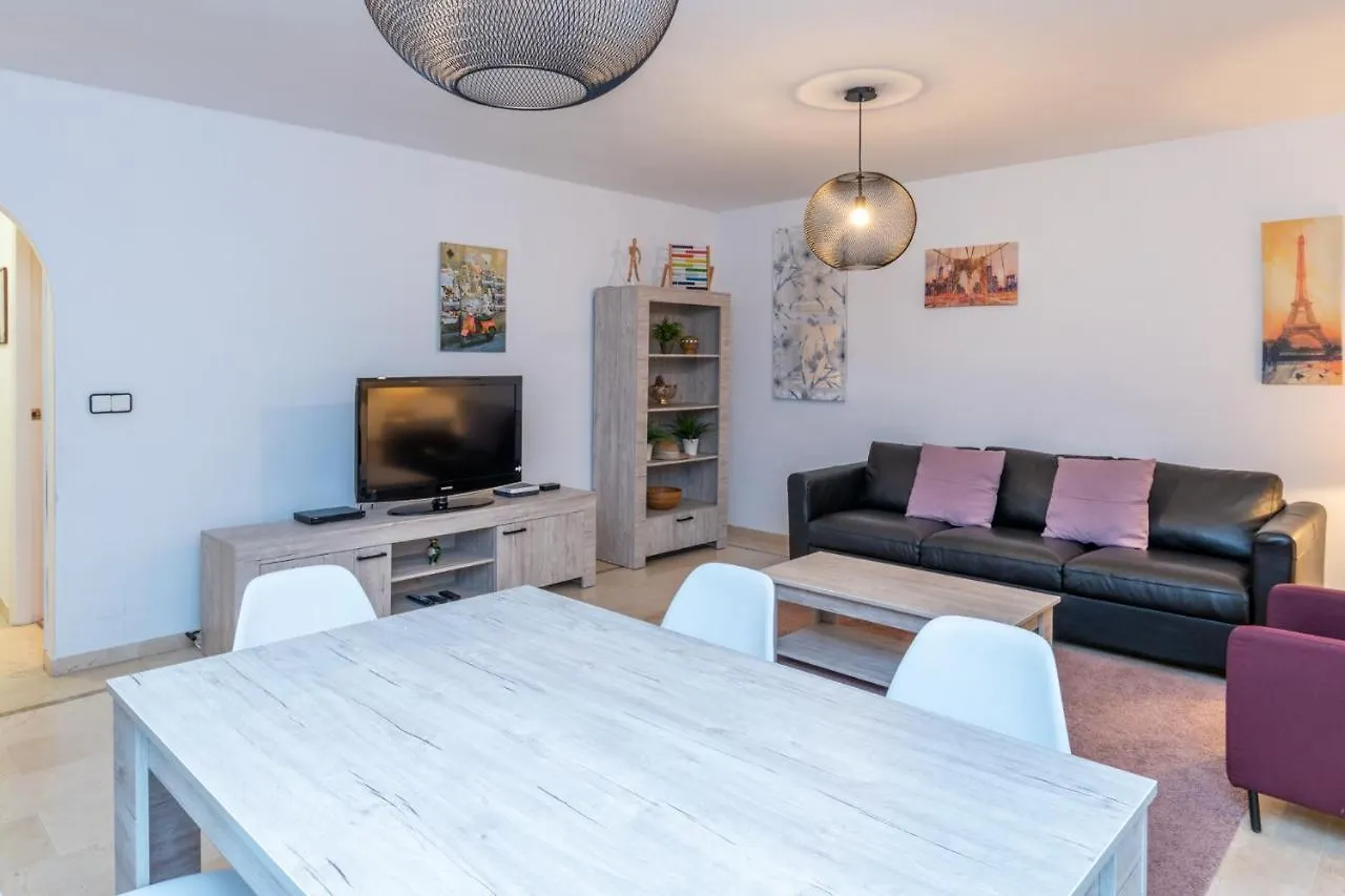 2Br Urban Getaway - Good Wifi, Swimming Pool Apartment Fuengirola Spain