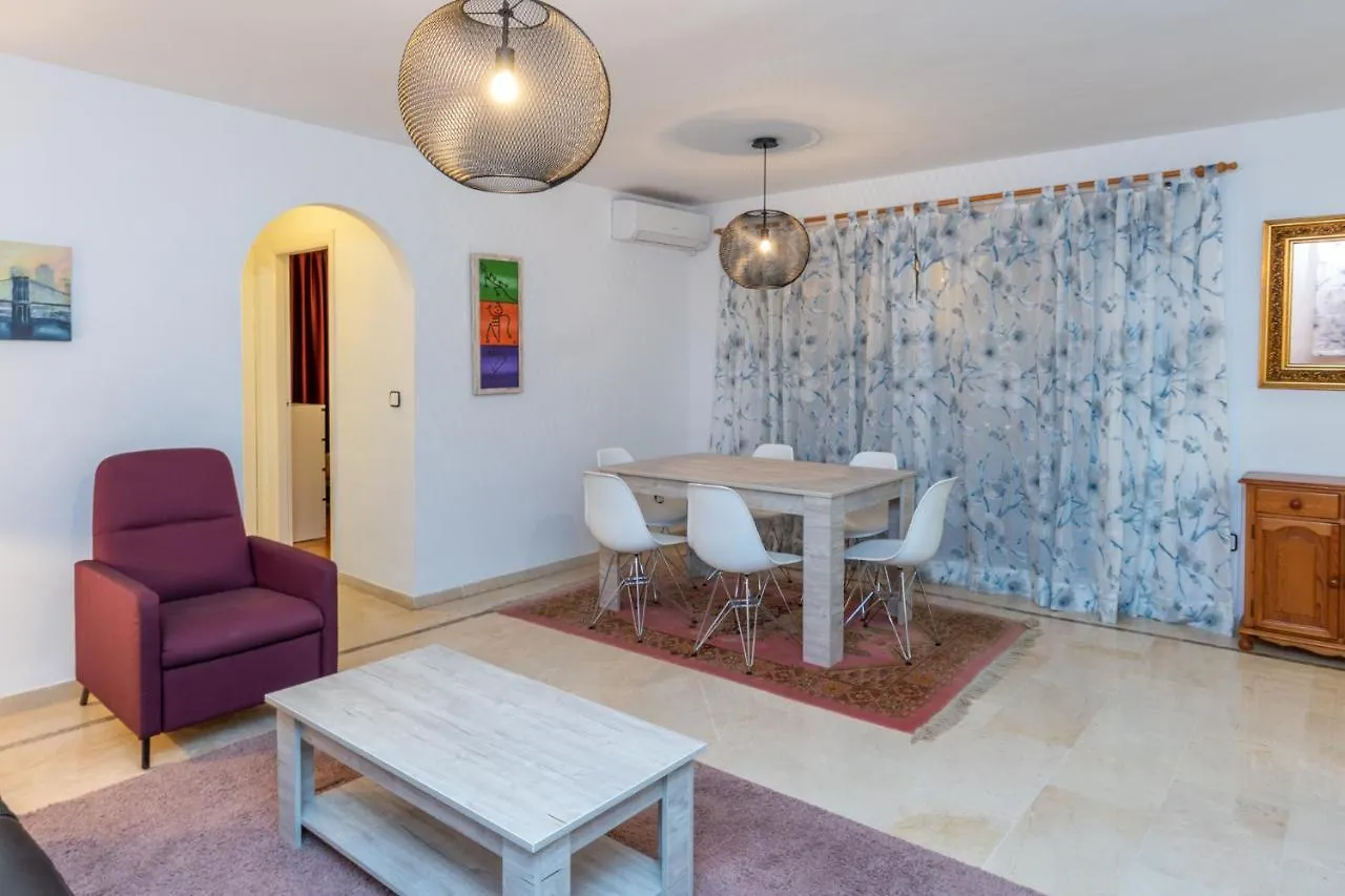 2Br Urban Getaway - Good Wifi, Swimming Pool Apartment Fuengirola